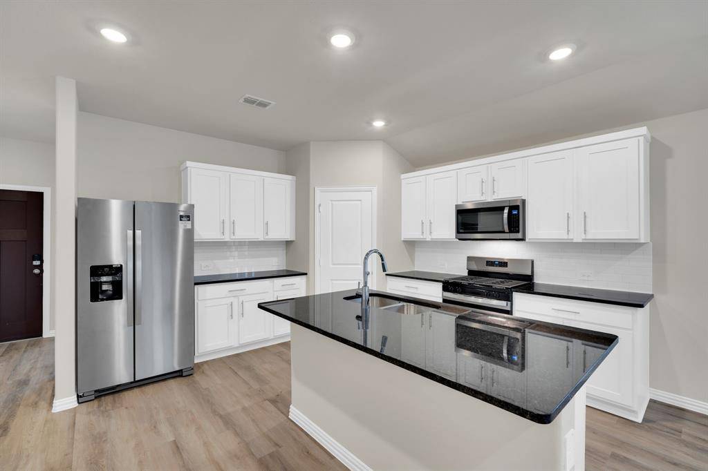 2226 Mustang Way, Seagoville, TX 75159