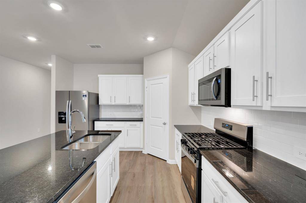 2226 Mustang Way, Seagoville, TX 75159