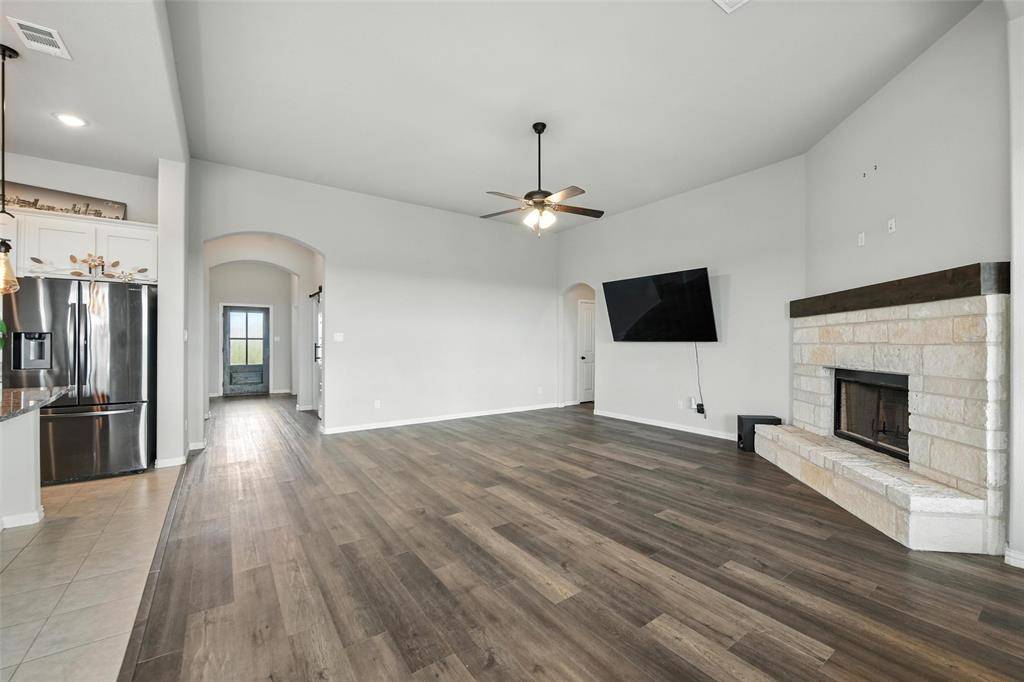 1089 Flagstone Drive, Weatherford, TX 76085
