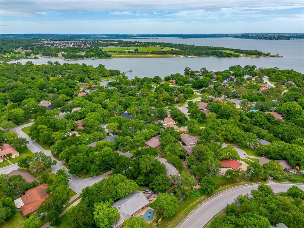 104 Wildwood Court, Azle, TX 76020