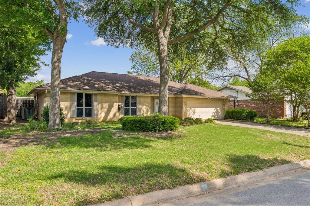 7016 Briardale Drive, North Richland Hills, TX 76182