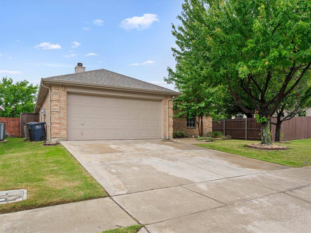 4524 Grassy Glen Drive, Fort Worth, TX 76244