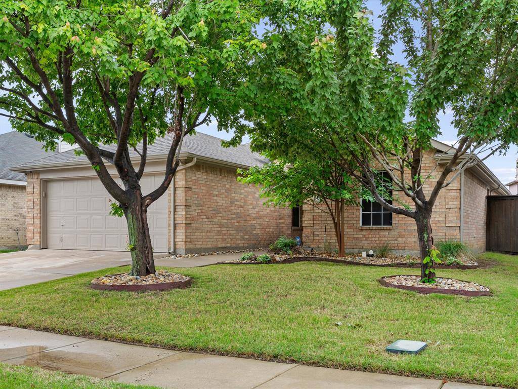 4524 Grassy Glen Drive, Fort Worth, TX 76244