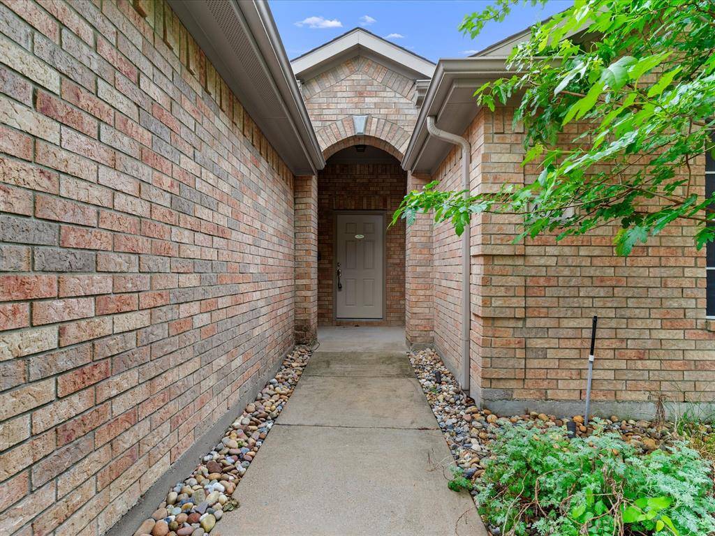 4524 Grassy Glen Drive, Fort Worth, TX 76244