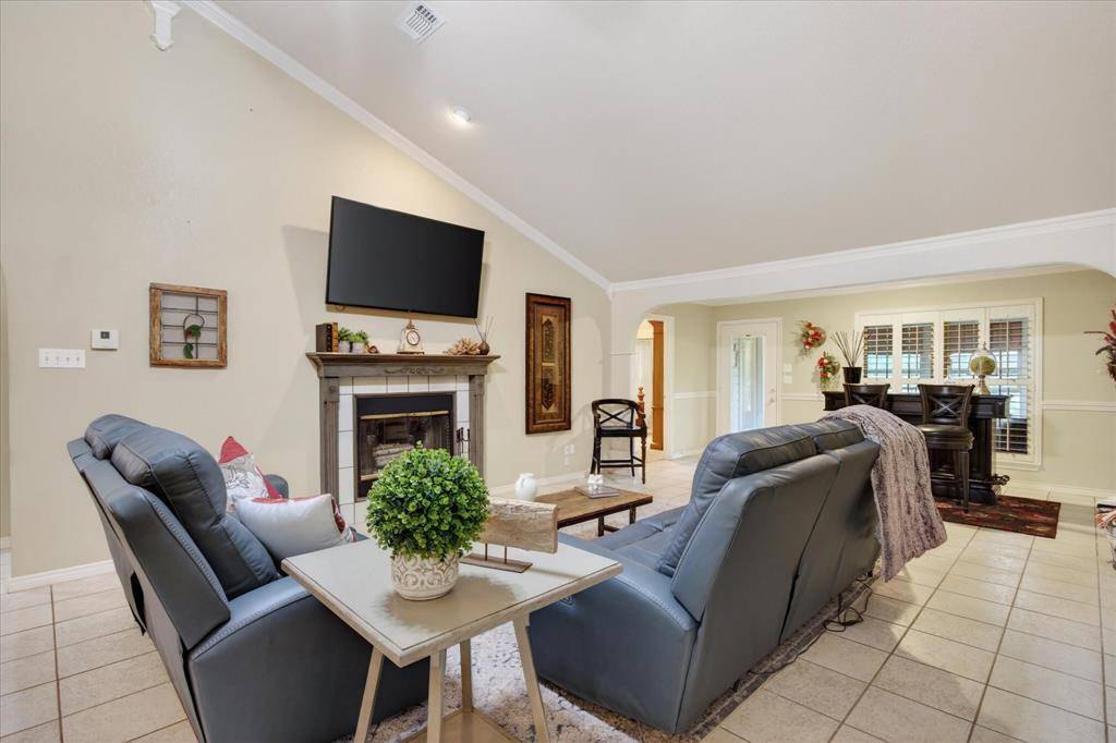 1405 5th Street, Granbury, TX 76048