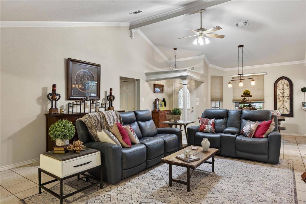 1405 5th Street, Granbury, TX 76048