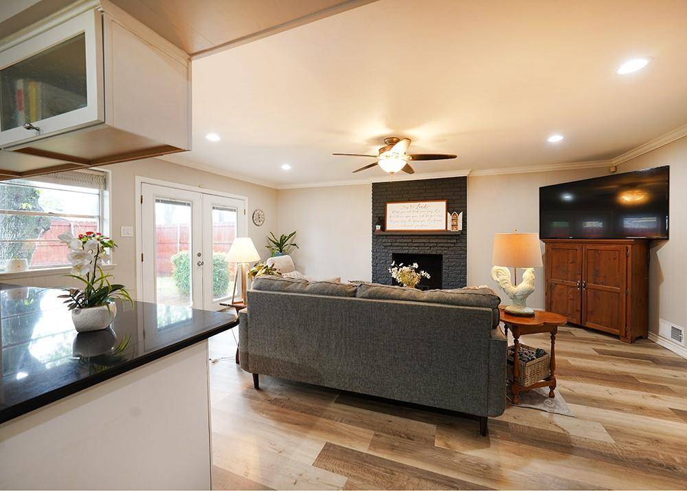 422 Rorary Drive, Richardson, TX 75081