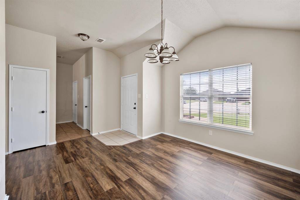 812 Sierra Circle, Burleson, TX 76028