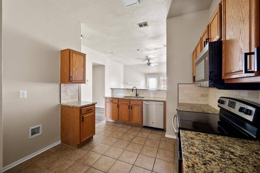 812 Sierra Circle, Burleson, TX 76028