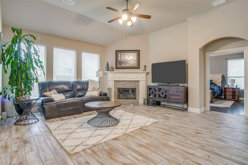 404 Ben Street, Crowley, TX 76036