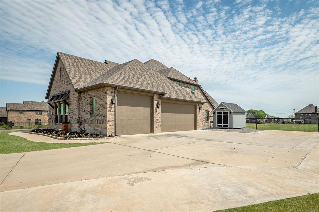 112 Walnut Drive, Van Alstyne, TX 75495