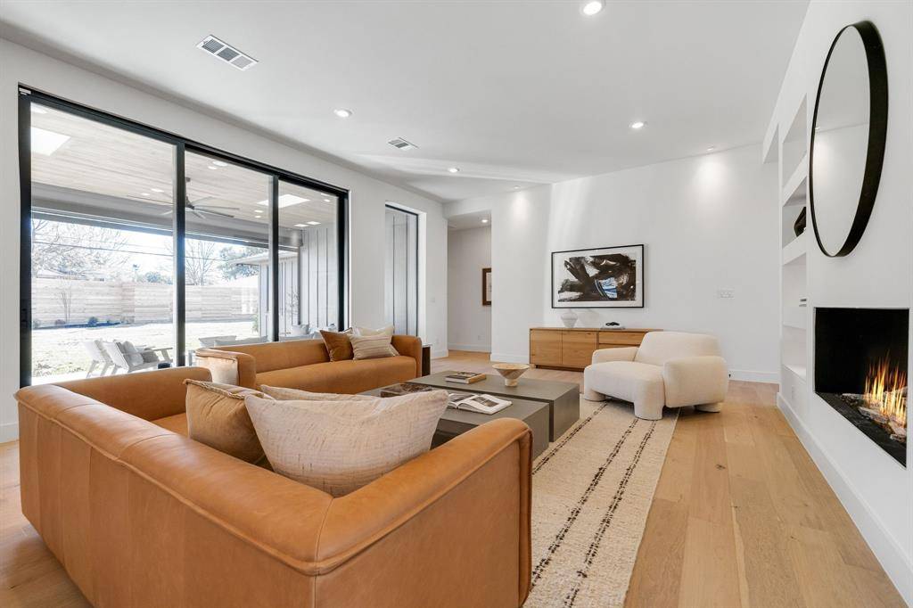 3832 Blue Trace Lane, Farmers Branch, TX 75244