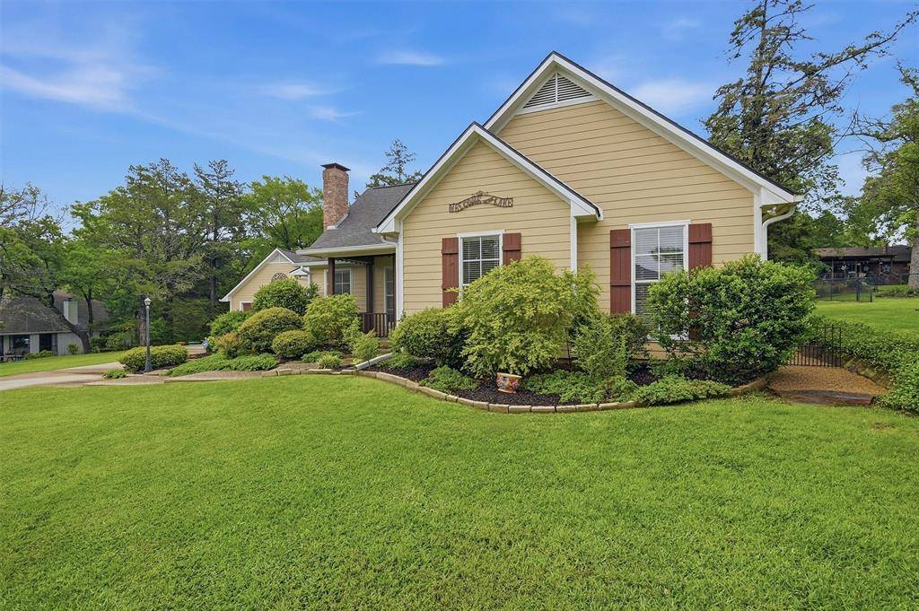 621 Kiowa Drive E, Lake Kiowa, TX 76240