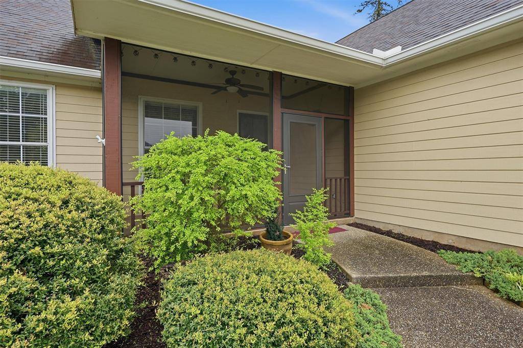 621 Kiowa Drive E, Lake Kiowa, TX 76240