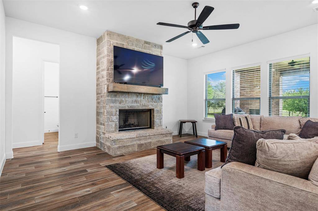 341 Oak Meadow Lane, Weatherford, TX 76085