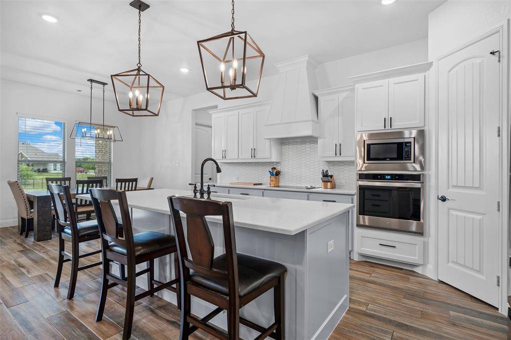 341 Oak Meadow Lane, Weatherford, TX 76085