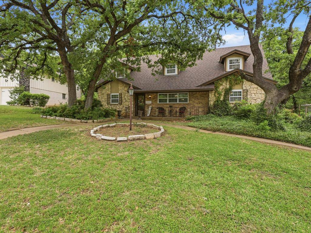 2801 Oak Cliff Lane, Arlington, TX 76012