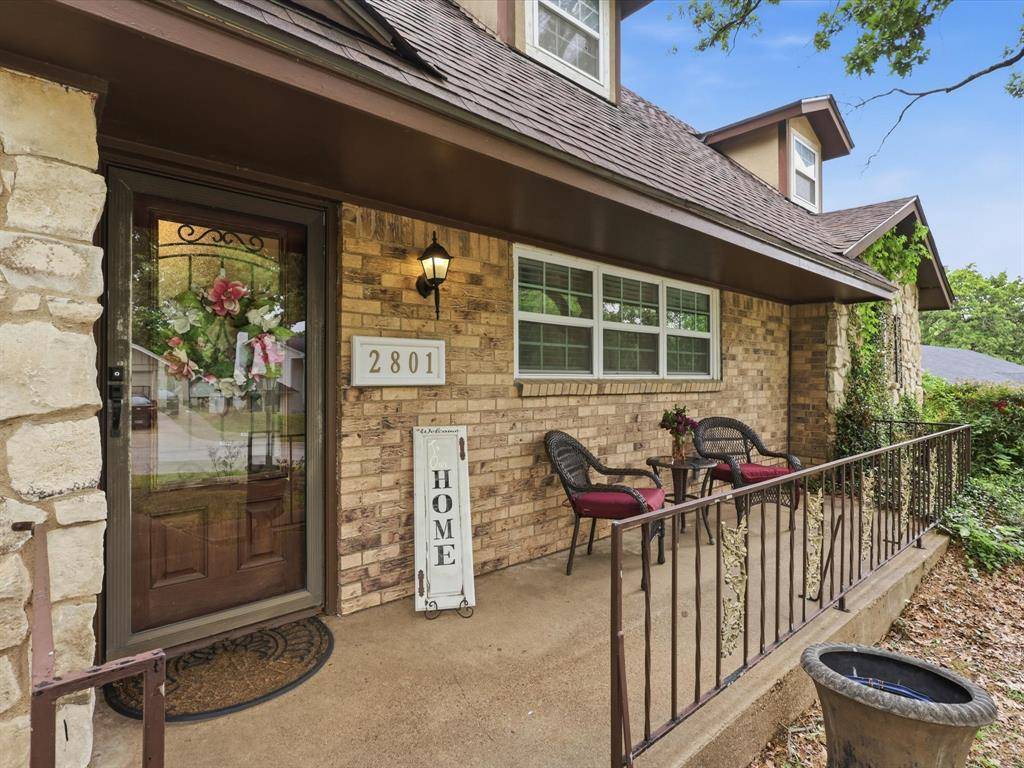 2801 Oak Cliff Lane, Arlington, TX 76012