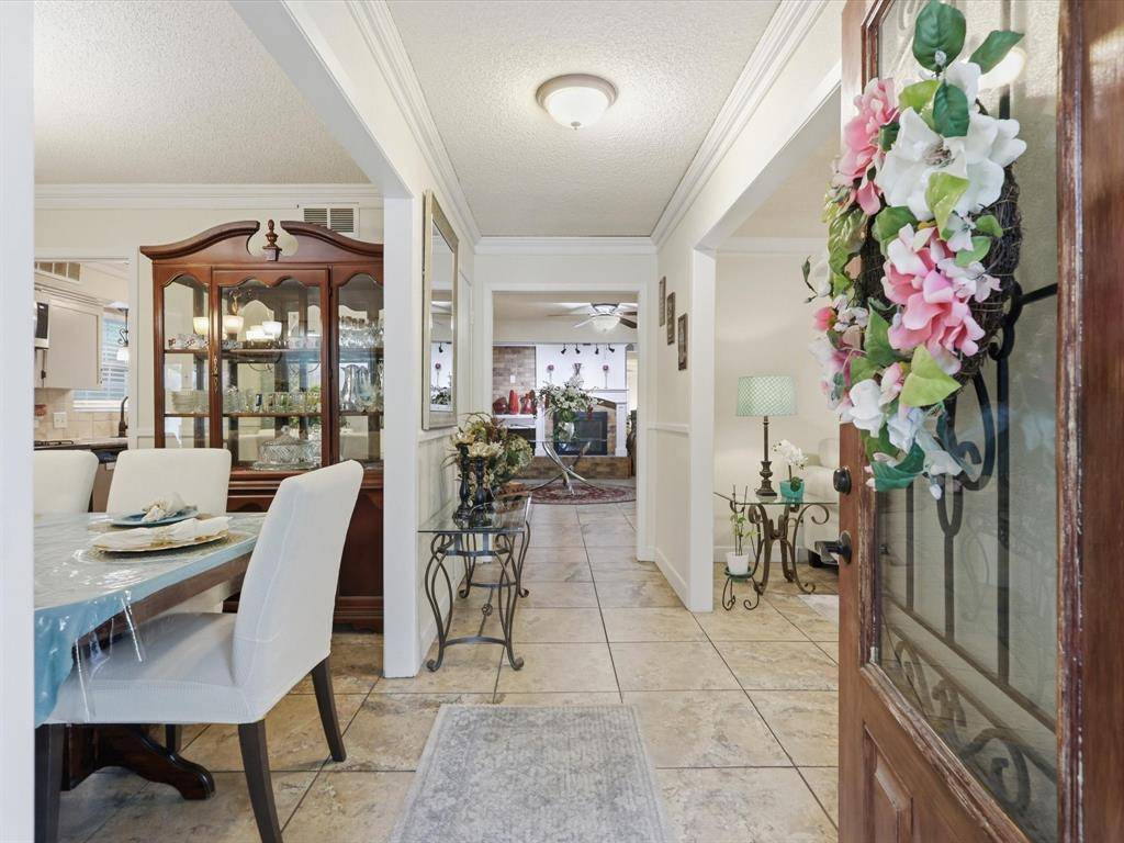 2801 Oak Cliff Lane, Arlington, TX 76012