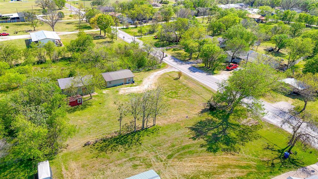 708 S Kerr Street, Blooming Grove, TX 76626