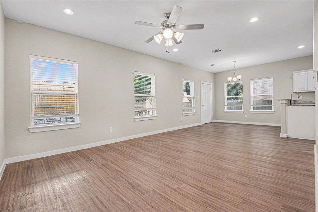 3538 Apple Valley Way, Dallas, TX 75227