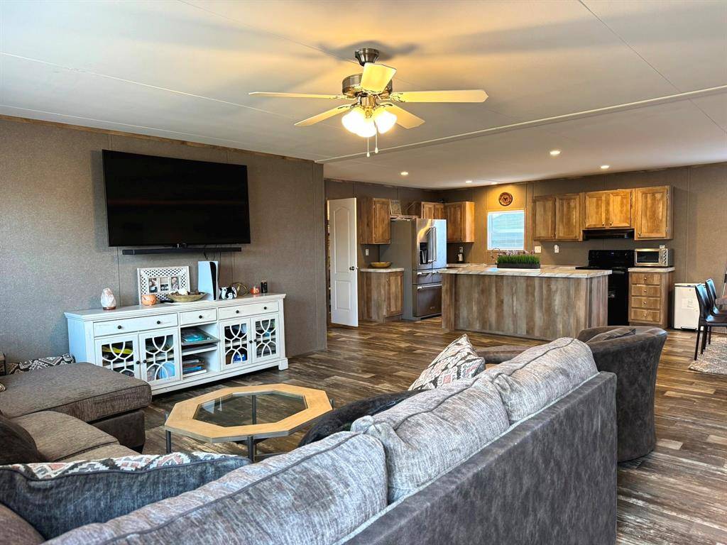 312 Candlewood Circle, Gainesville, TX 76240