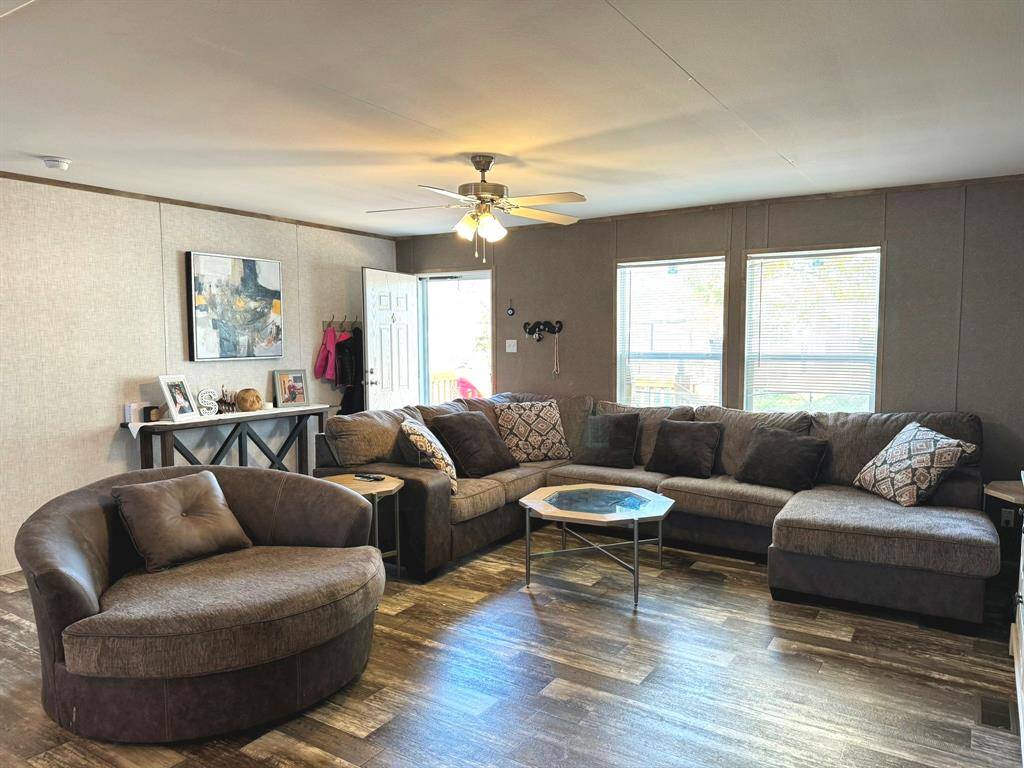 312 Candlewood Circle, Gainesville, TX 76240