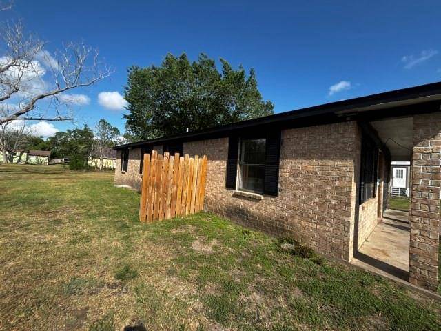 122 Rosa Street, Edna, TX 77957