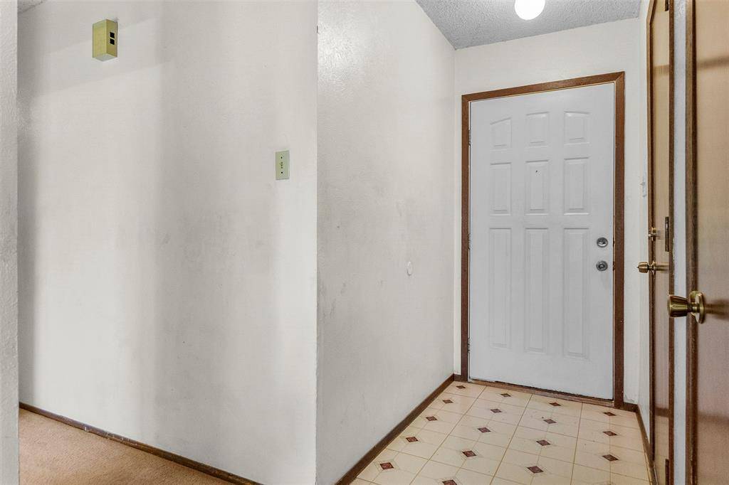 6417 Kary Lynn Drive N, Watauga, TX 76148