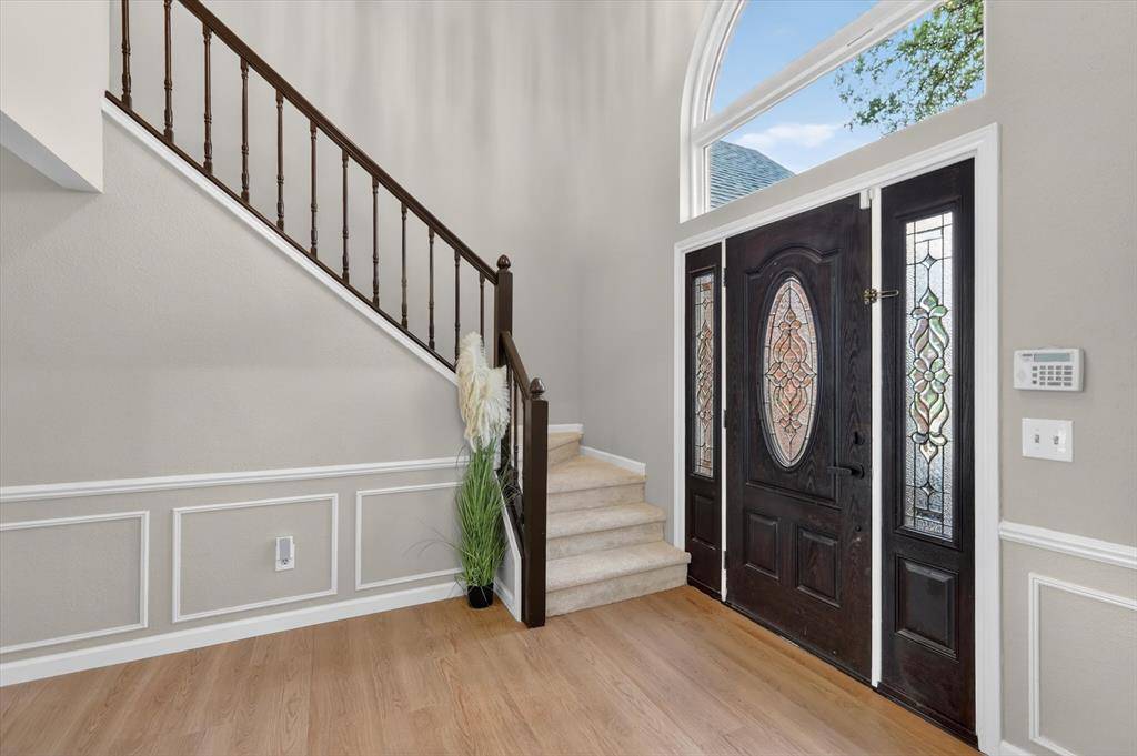 7024 Lyndale Drive, Watauga, TX 76148