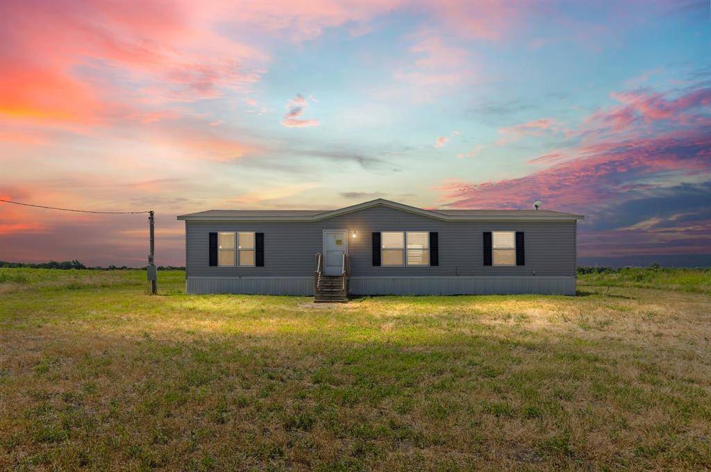 3828 Farm Road 272, Celeste, TX 75423