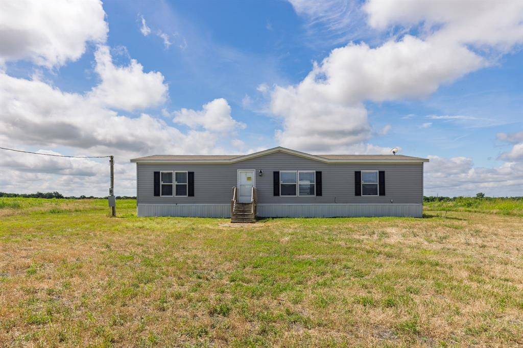 3828 Farm Road 272, Celeste, TX 75423
