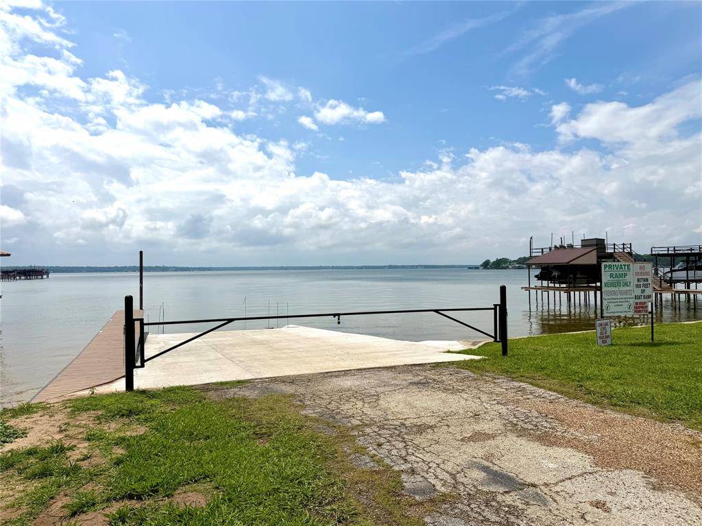 110 Buena Vista Street, Mabank, TX 75156