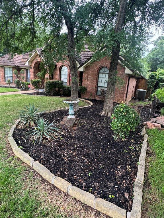 713 Ashley Drive, Hurst, TX 76054