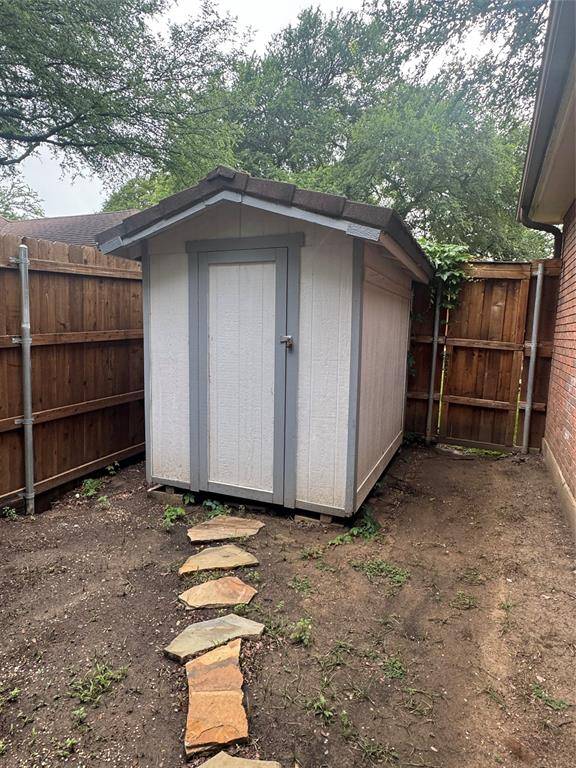 713 Ashley Drive, Hurst, TX 76054