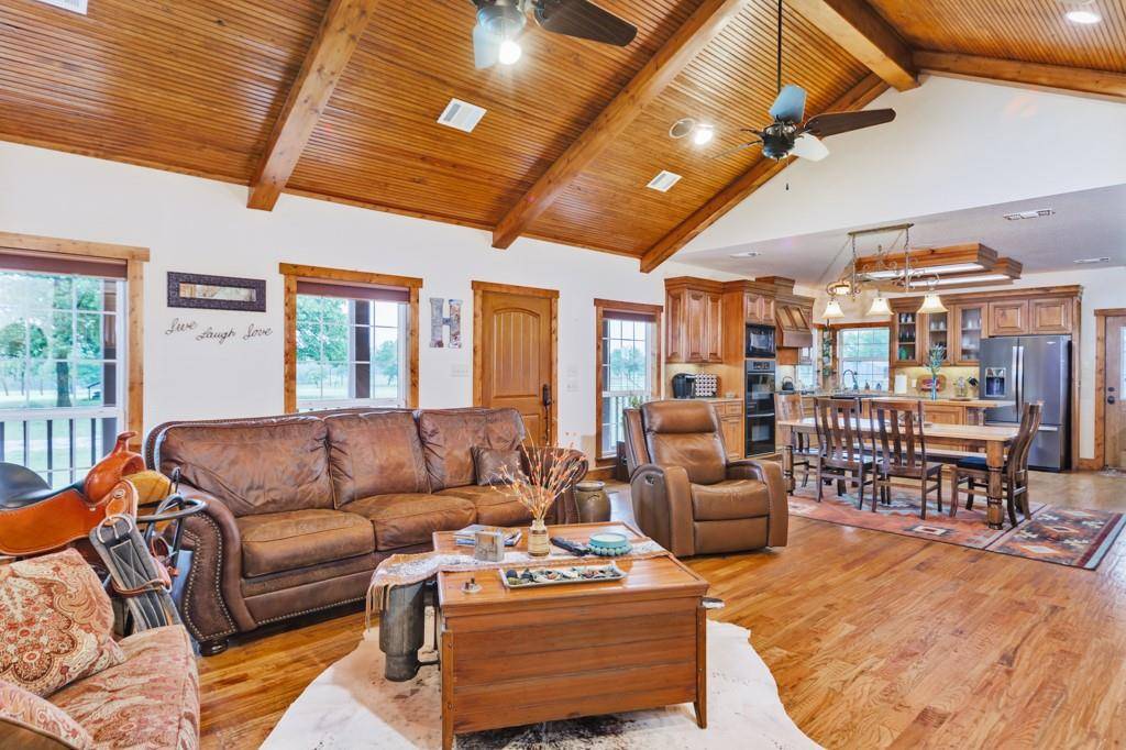 433 Fruitland Road, Bowie, TX 76230