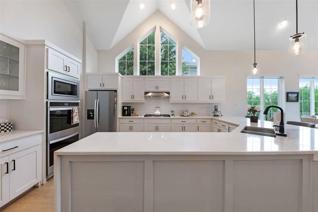 813 Dogwood Trail, Aubrey, TX 76227