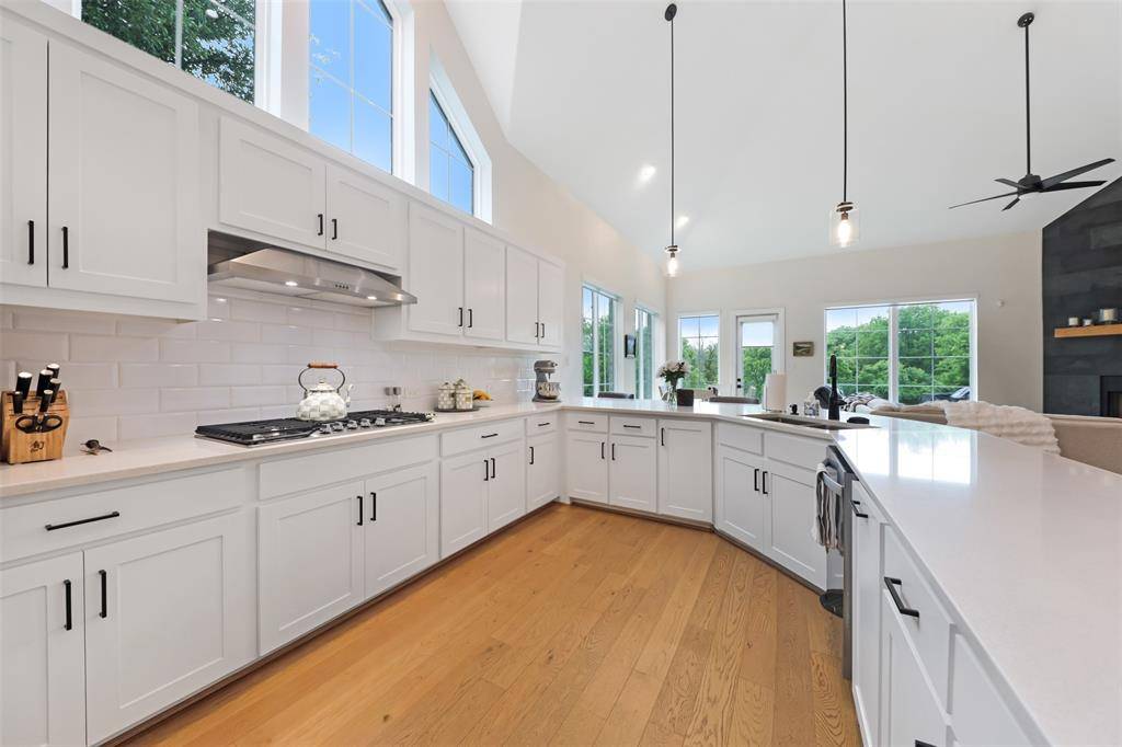 813 Dogwood Trail, Aubrey, TX 76227