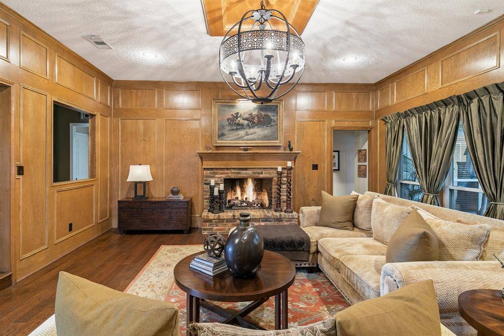 10019 Hickory Crossing, Dallas, TX 75243