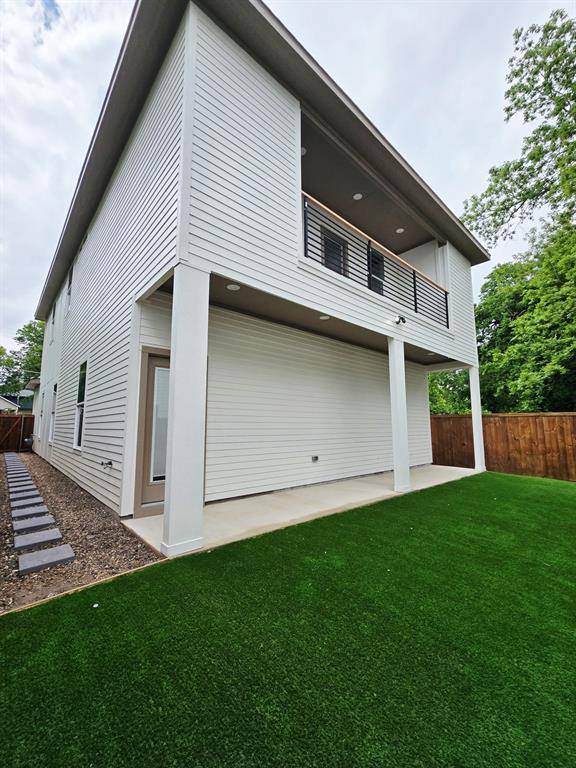 404 Pecan Drive, Dallas, TX 75203