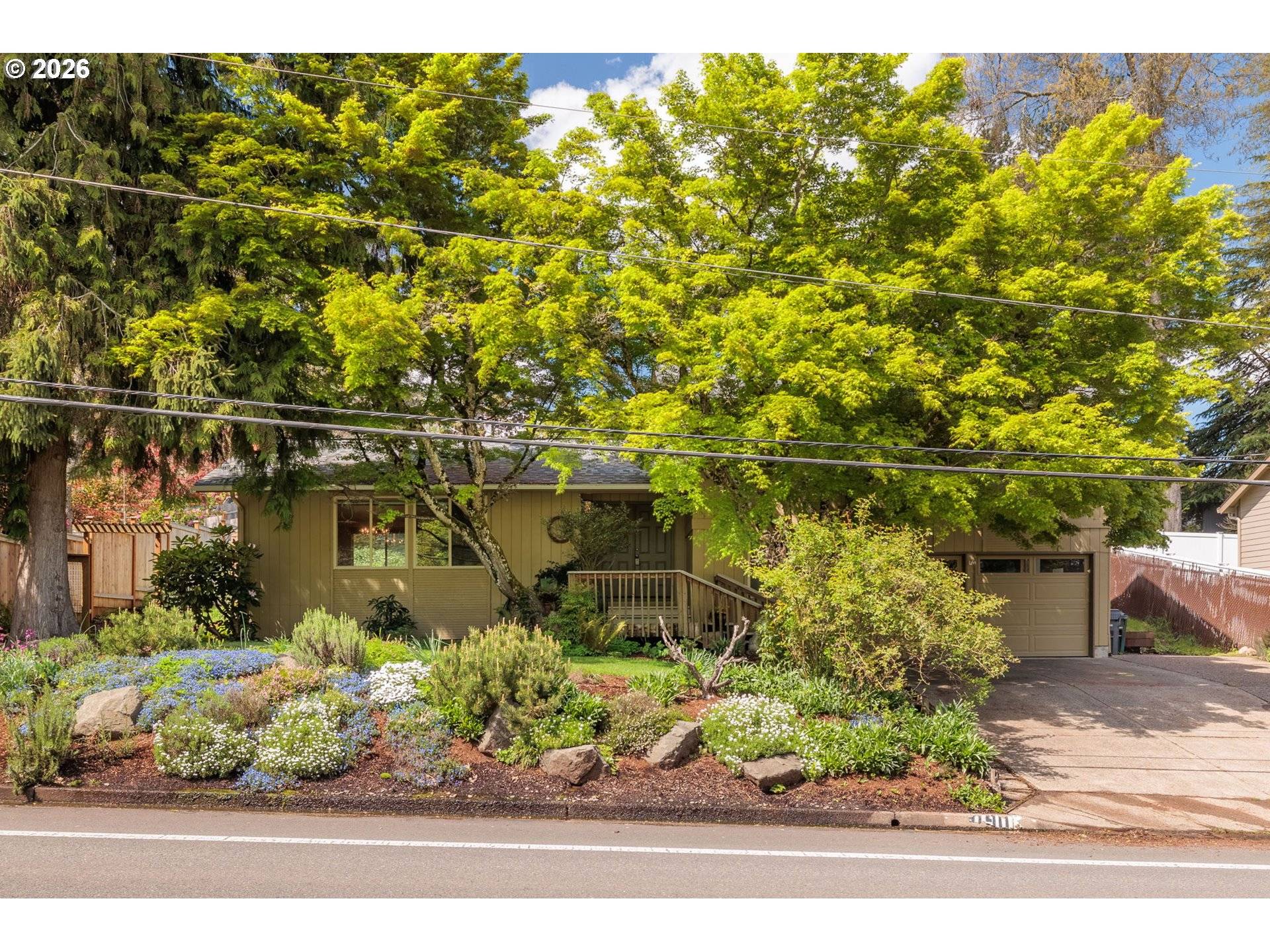 2090 HAWKINS LN, Eugene, OR 97405