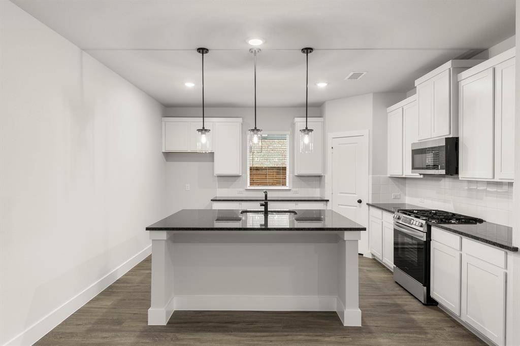 1921 Sapphire Run, Mesquite, TX 75181