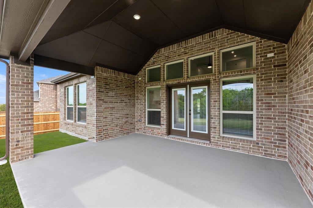 411 Hidden Lakes Drive, Desoto, TX 75115