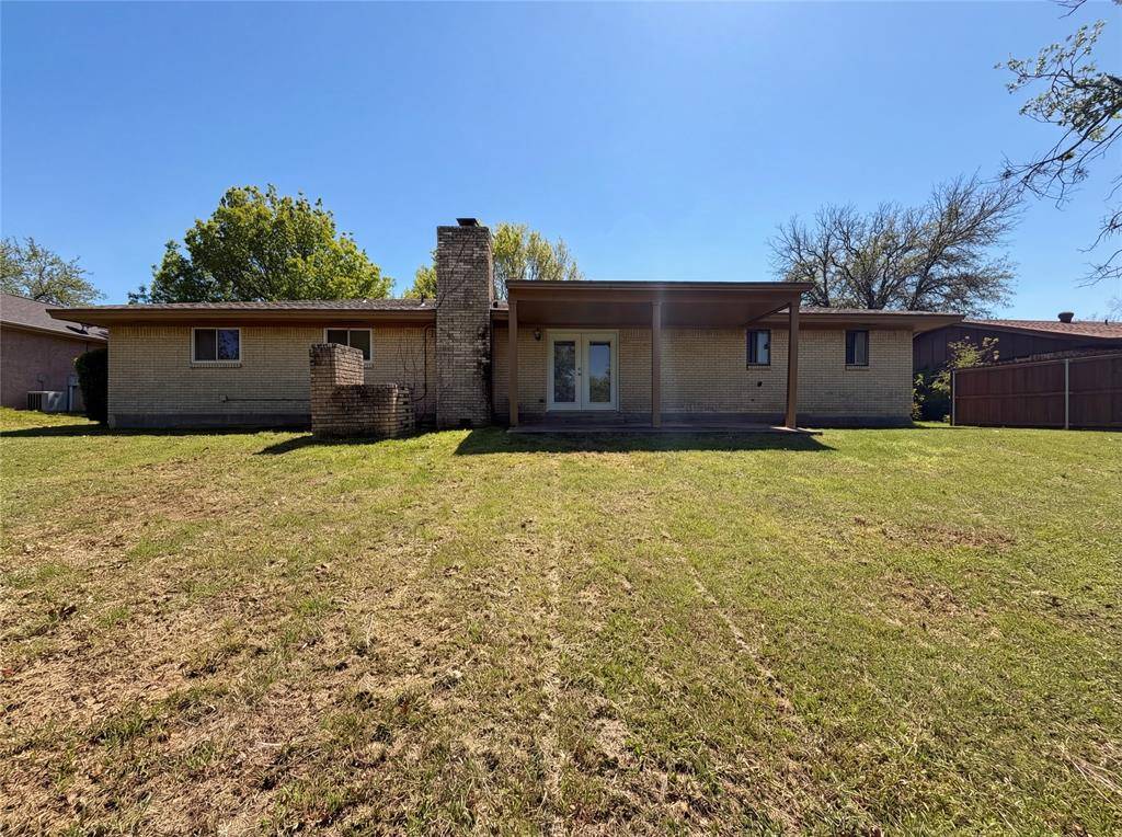 607 State Street, Weatherford, TX 76086