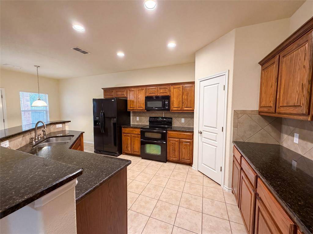 9816 Mullins Crossing Drive, Fort Worth, TX 76126