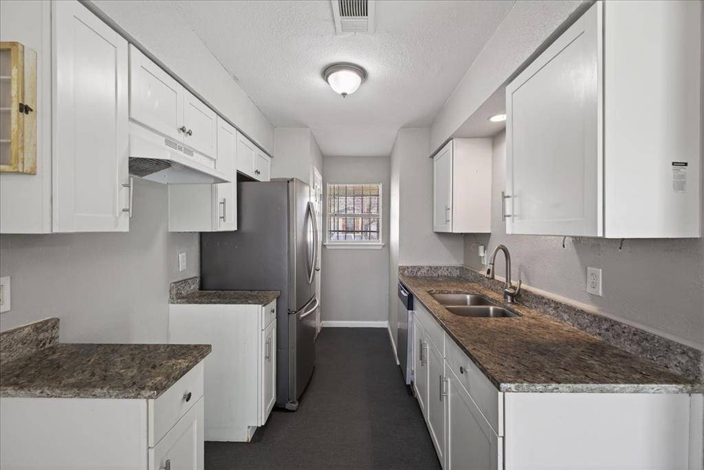 3250 Pacesetter Drive, Dallas, TX 75241