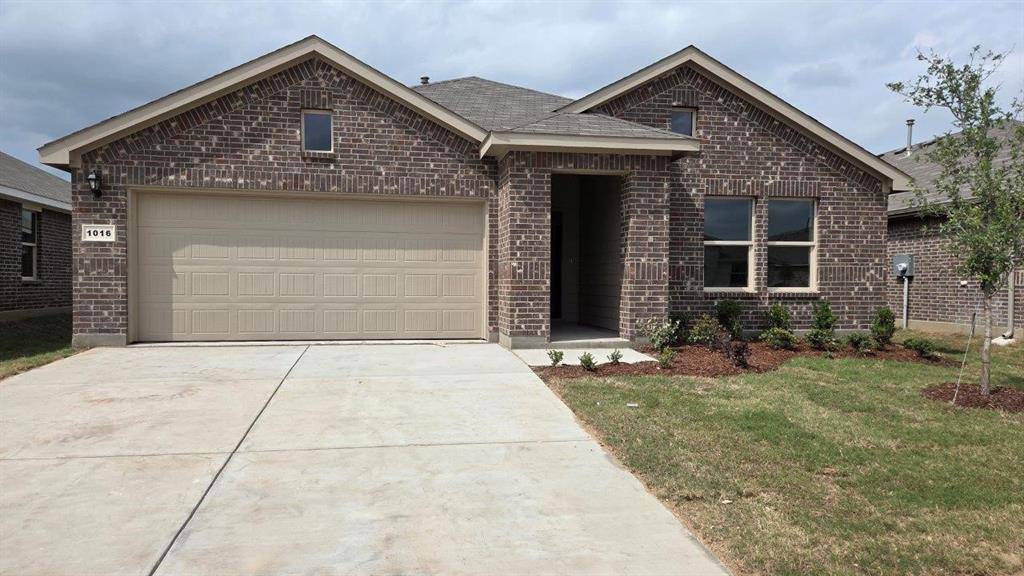 1016 FOXBURG Drive, Fort Worth, TX 76131