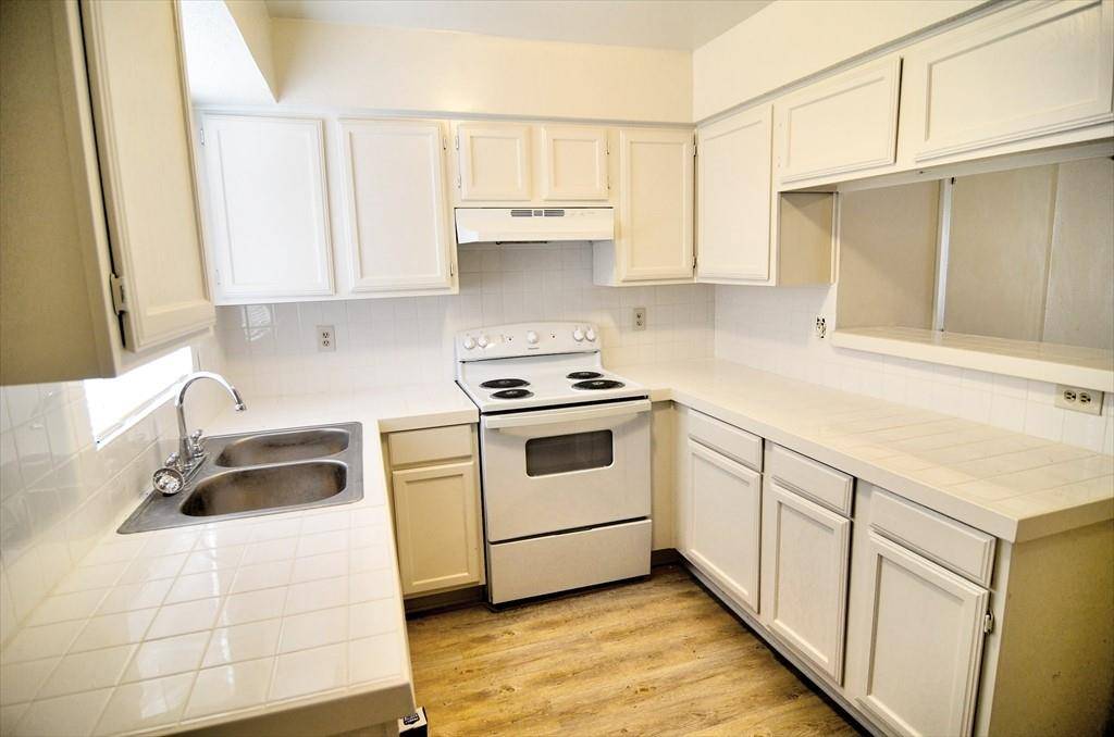 9563 Olde Towne Row, Dallas, TX 75227