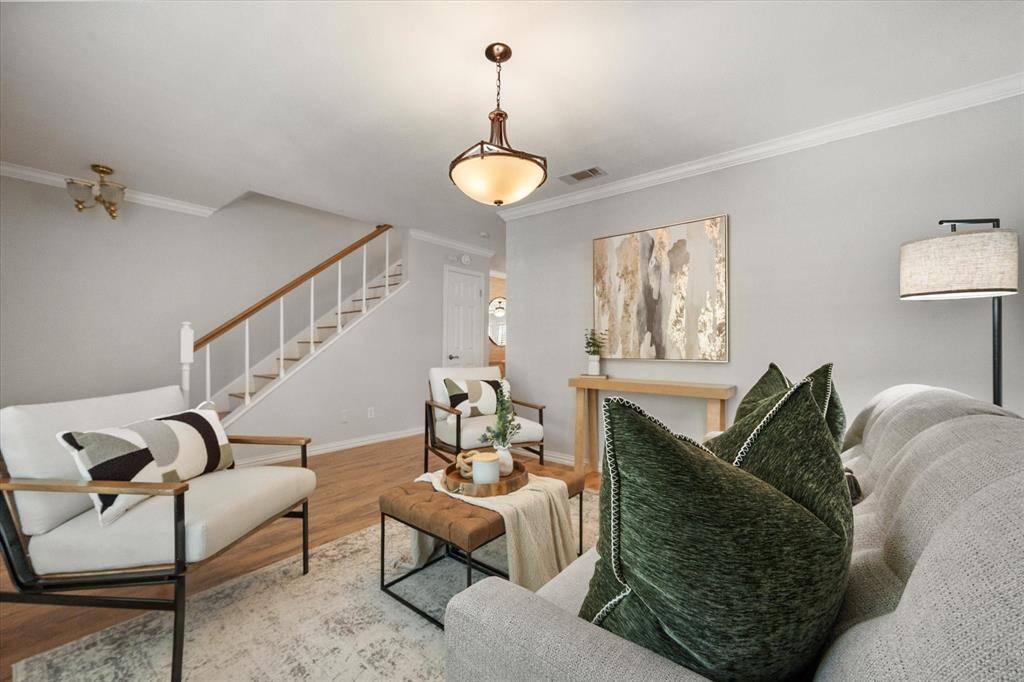 1229 Roaring Springs Road, Fort Worth, TX 76114