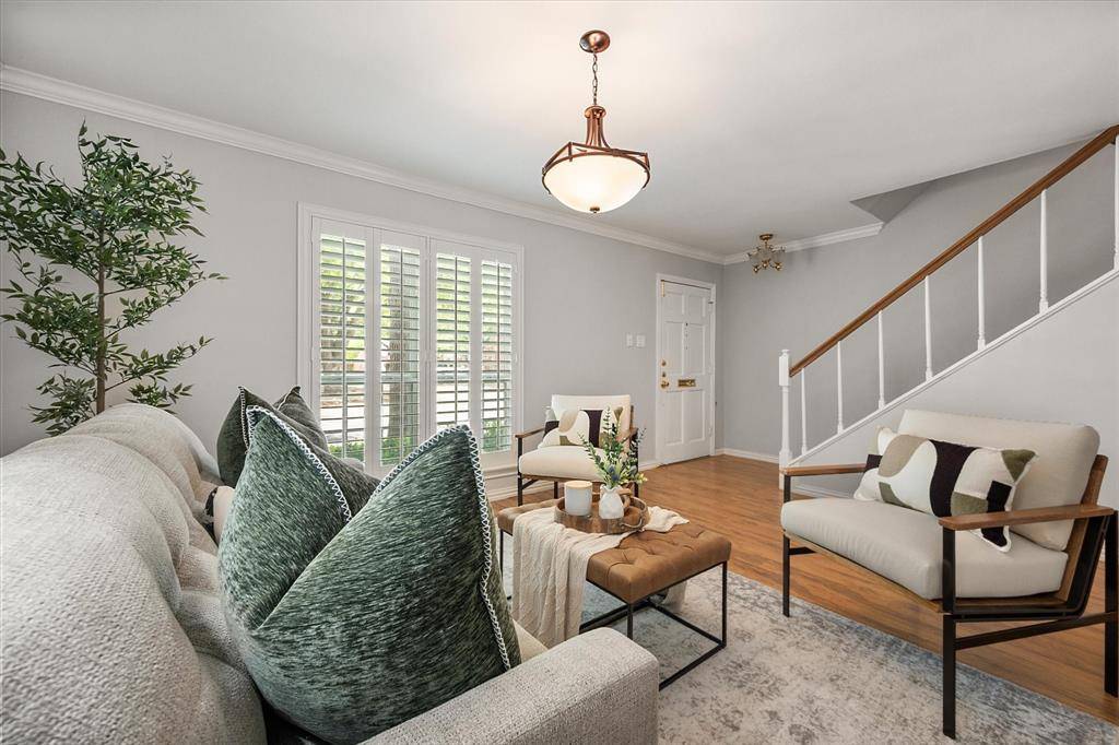 1229 Roaring Springs Road, Fort Worth, TX 76114